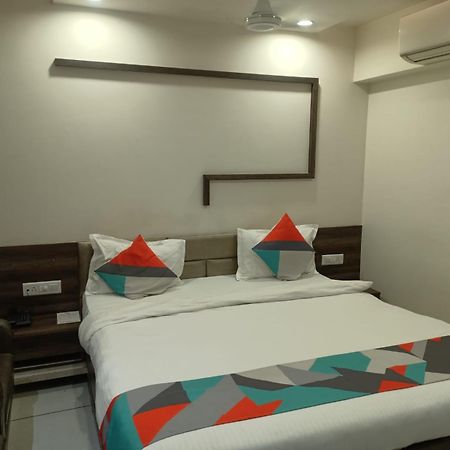 Hotel Palliate Ahmedabad Buitenkant foto