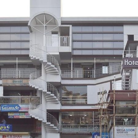 Hotel Palliate Ahmedabad Buitenkant foto
