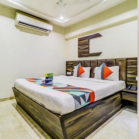 Hotel Palliate Ahmedabad Buitenkant foto