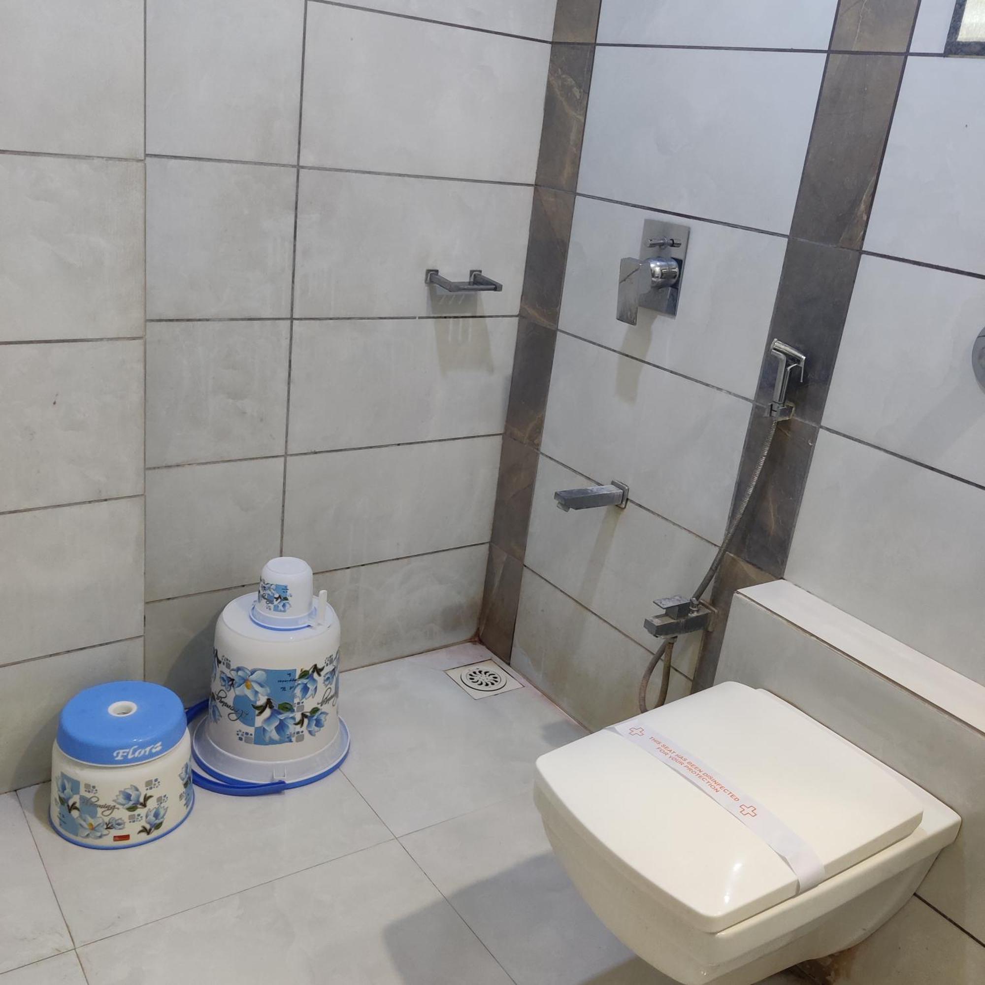 Hotel Palliate Ahmedabad Buitenkant foto