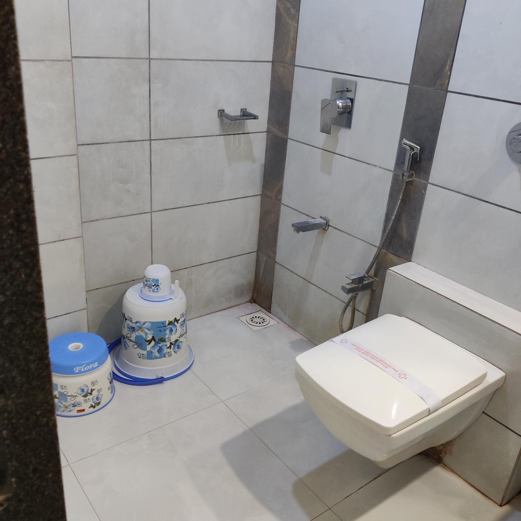Hotel Palliate Ahmedabad Buitenkant foto