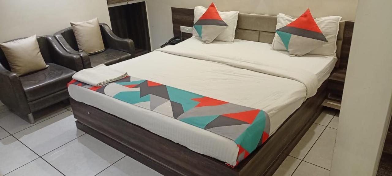 Hotel Palliate Ahmedabad Buitenkant foto