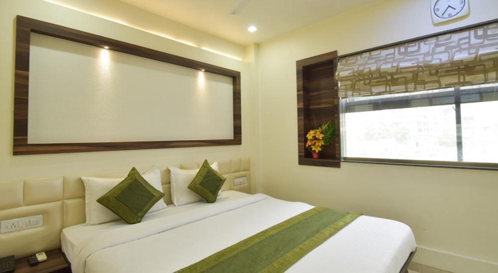 Hotel Palliate Ahmedabad Buitenkant foto