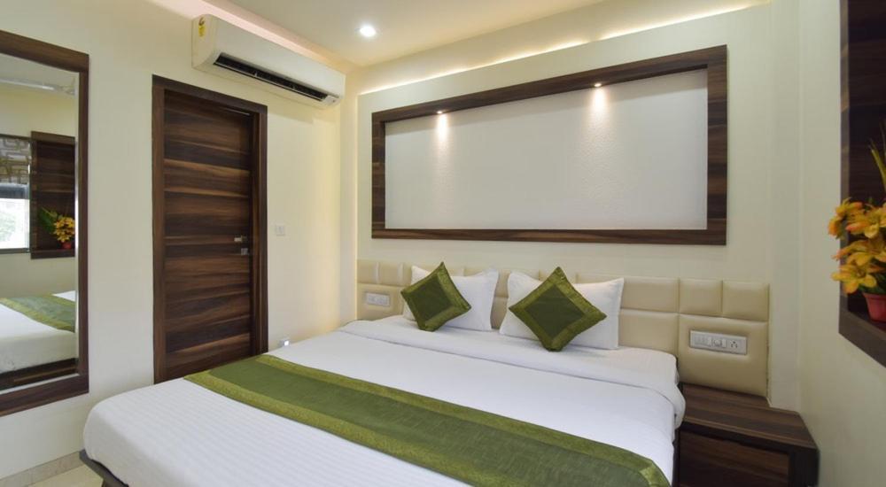 Hotel Palliate Ahmedabad Buitenkant foto