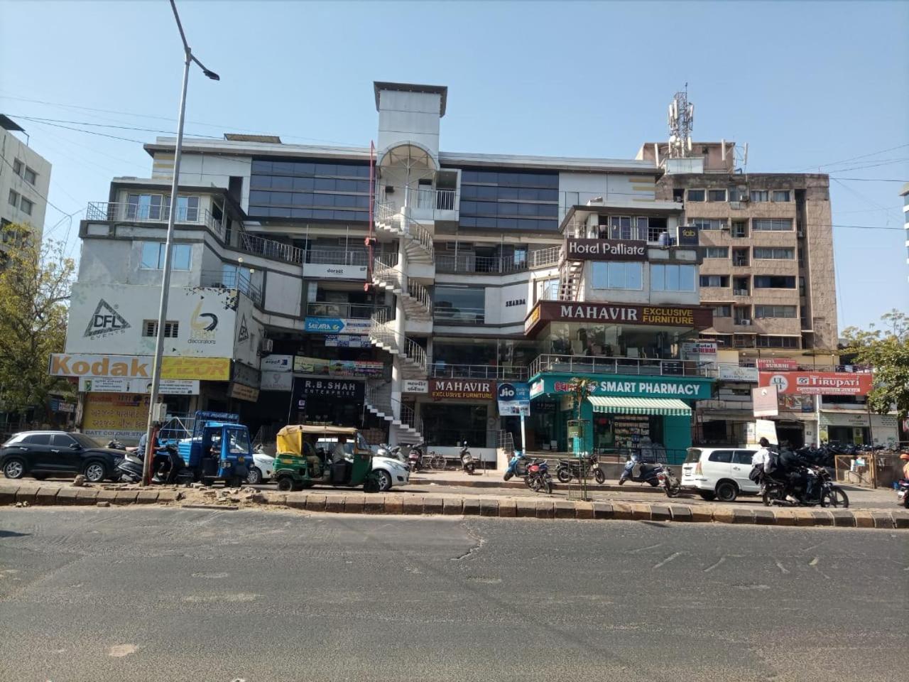 Hotel Palliate Ahmedabad Buitenkant foto