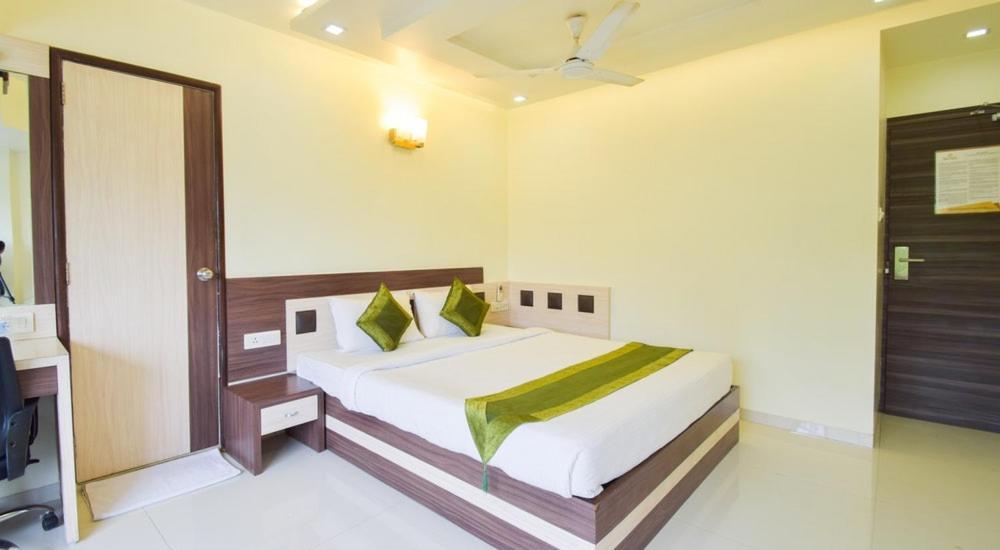 Hotel Palliate Ahmedabad Buitenkant foto