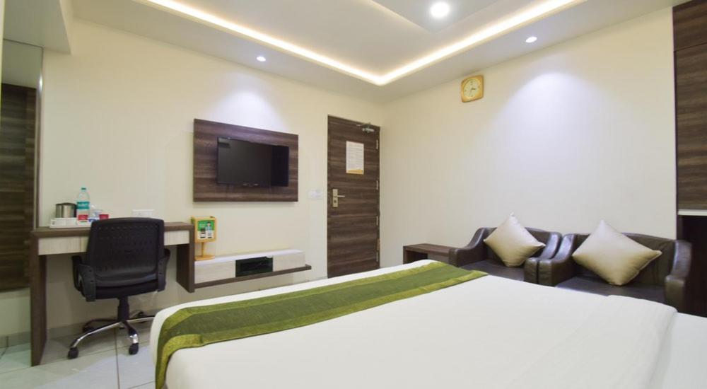 Hotel Palliate Ahmedabad Buitenkant foto