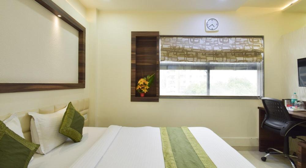 Hotel Palliate Ahmedabad Buitenkant foto