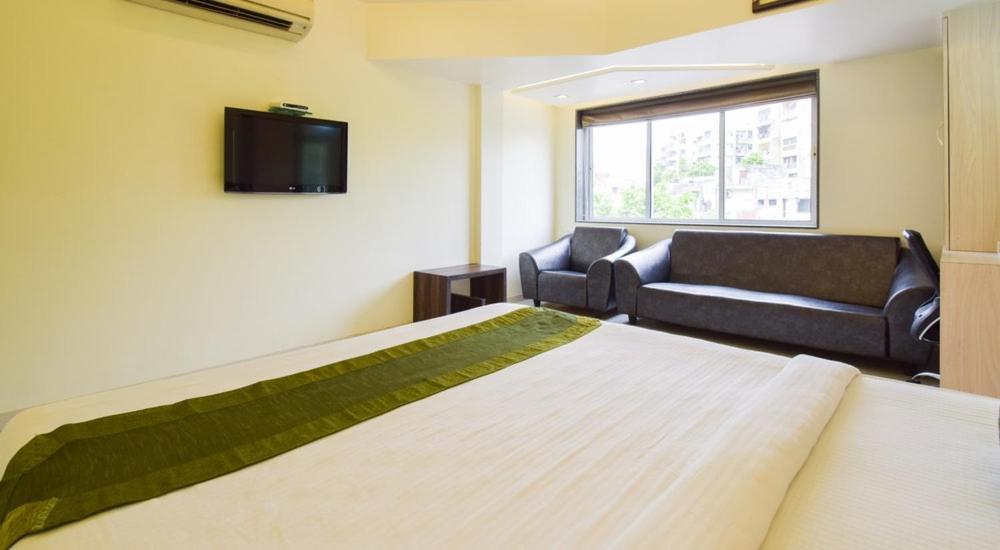 Hotel Palliate Ahmedabad Buitenkant foto