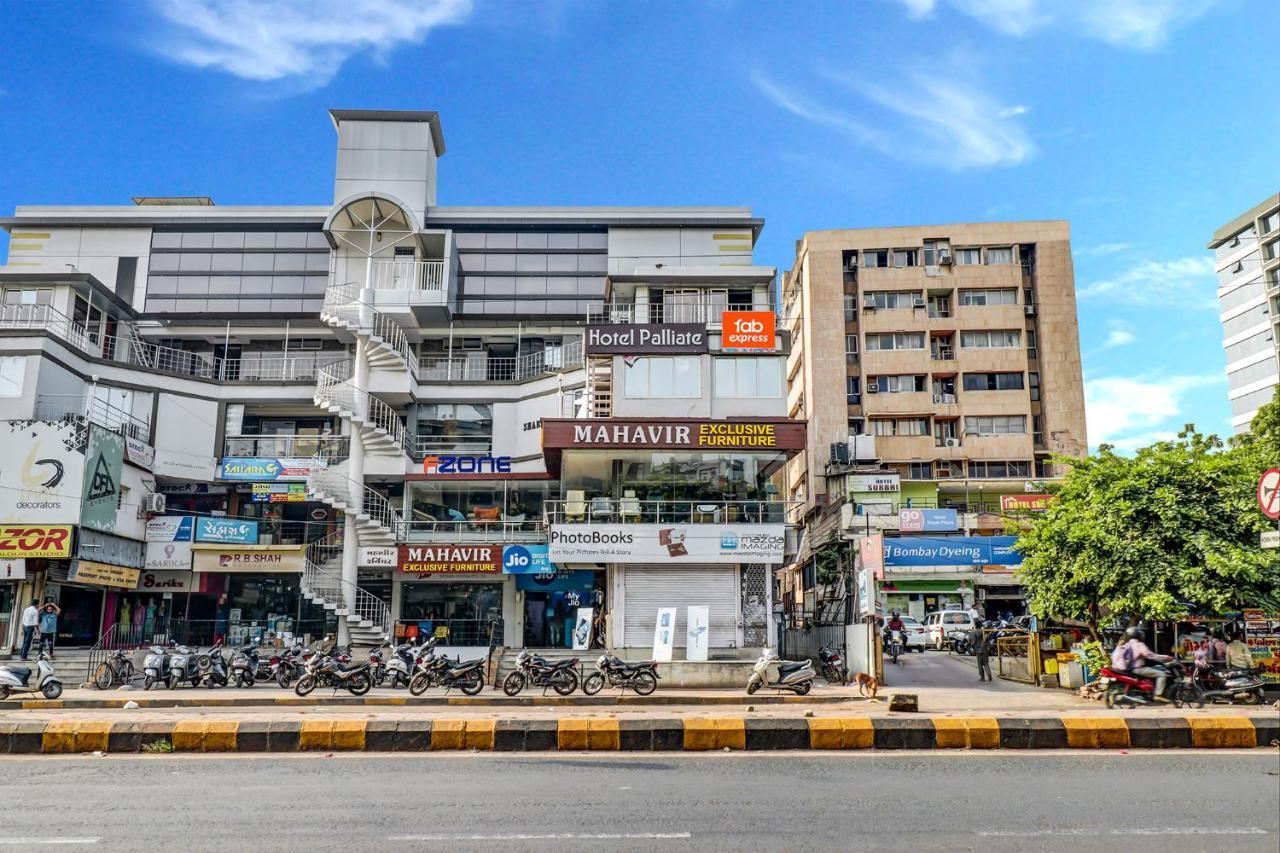 Hotel Palliate Ahmedabad Buitenkant foto