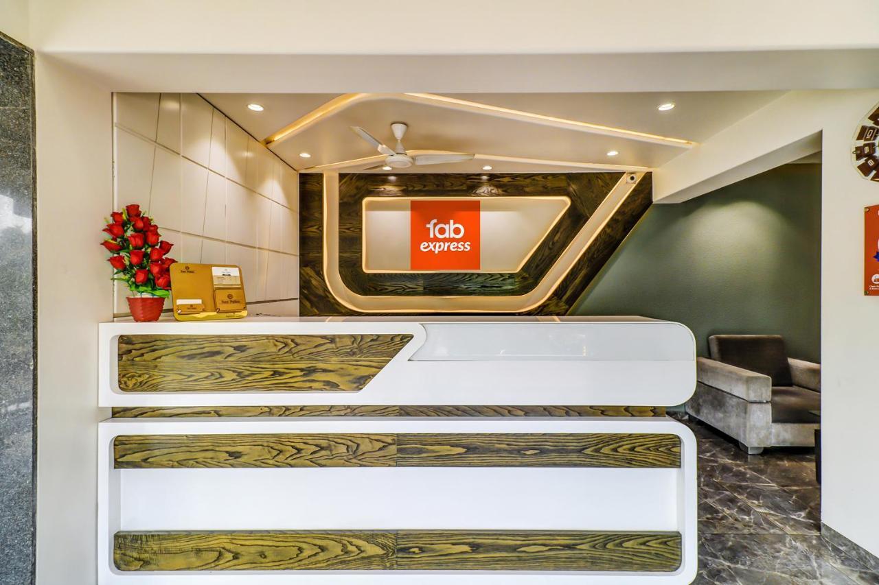 Hotel Palliate Ahmedabad Buitenkant foto
