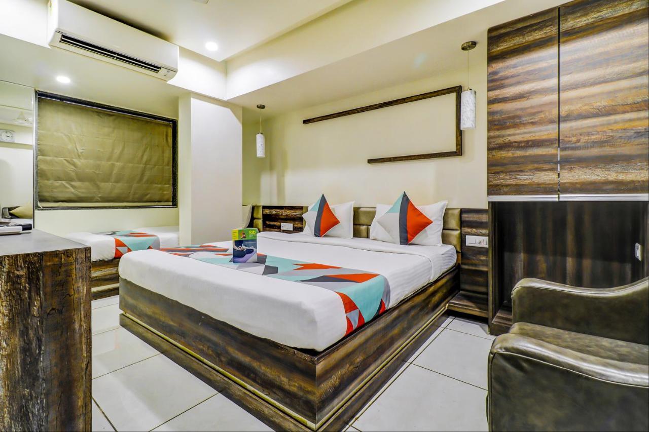 Hotel Palliate Ahmedabad Buitenkant foto