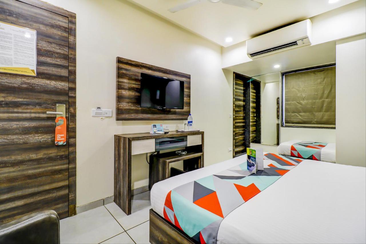 Hotel Palliate Ahmedabad Buitenkant foto