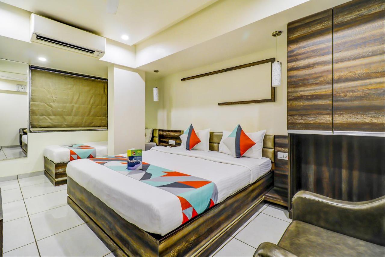 Hotel Palliate Ahmedabad Buitenkant foto